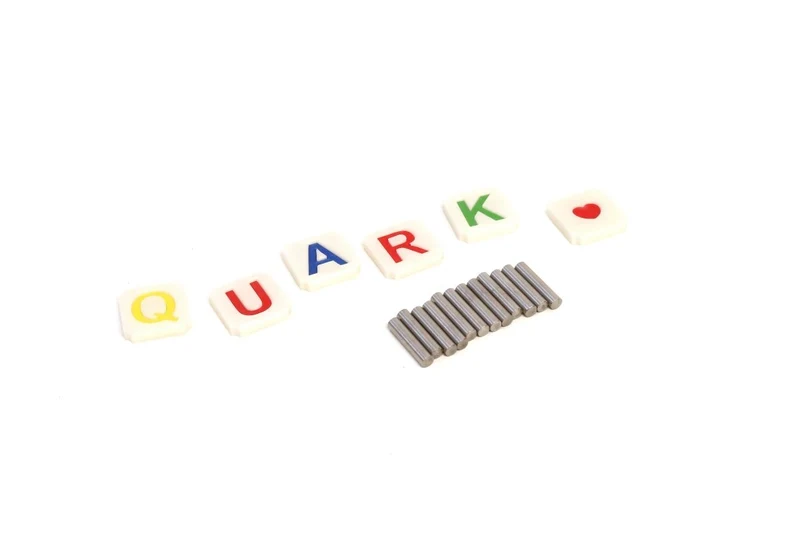 Lettres Scrabble colorées pour pegboard – signalétique murale déco