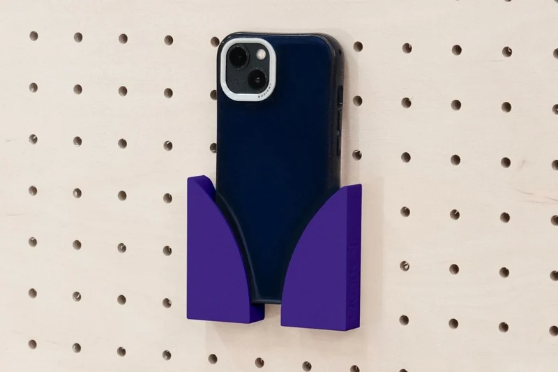 Porte-téléphone mural pour pegboard – support smartphone panneau perforé