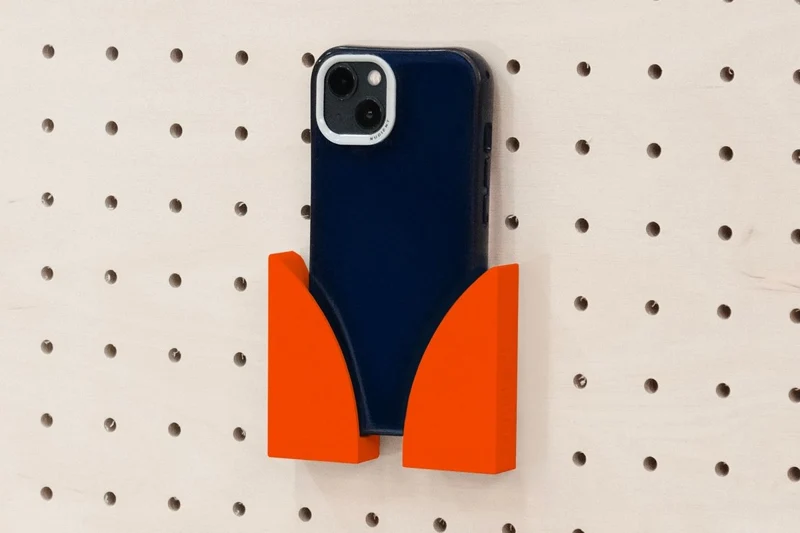 Porte-téléphone mural pour pegboard – support smartphone panneau perforé