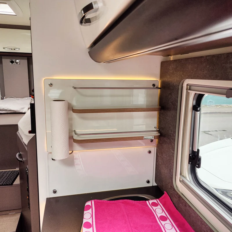 Étagère pour camping-car au lieu de porte-capsule pour Bürstner