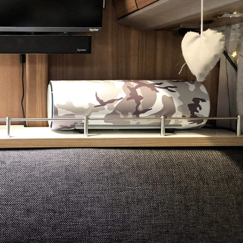 Tablette de rangement pour Knaus avec banquette au niveau de la salle d'eau