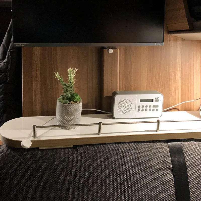 Tablette de rangement pour Knaus avec banquette au niveau de la salle d'eau
