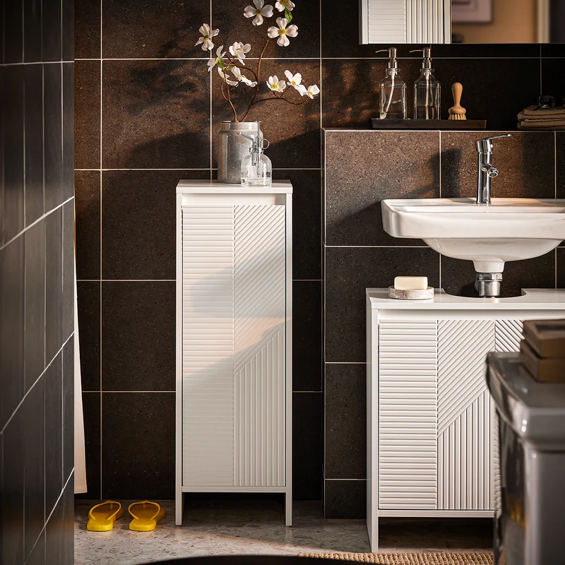 SoBuy BZR154-W Petit Meuble Salle de Bain avec Panier à Linge – Meuble WC Rangement 30x30x87 cm avec Porte Abattante, Design Moderne Blanc, Idéal pour Buanderie