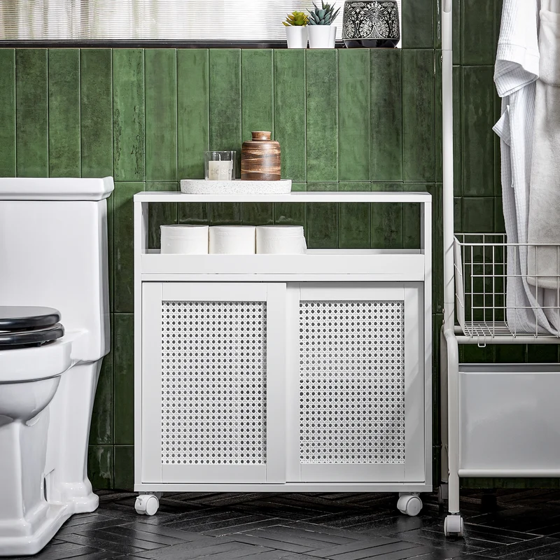 SoBuy BZR119-W Meuble WC à Roulettes avec 2 Portes Coulissantes en Rotin – L65×P20×H70 cm, Charge 35 kg, MDF E1, Blanc