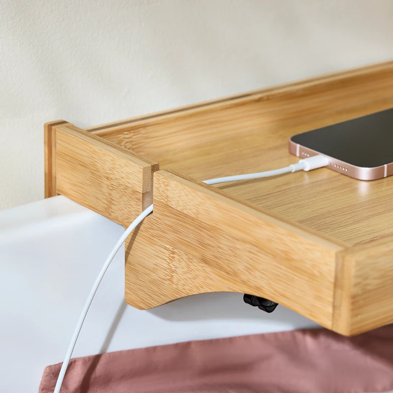 SoBuy NKD01-N Tablette de lit Amovible à encoches câbles - Plateau en Bambou pour Livres, Smartphones & Lunettes - Adapté aux Cadres de lit de 1-3cm 36x25x9cm