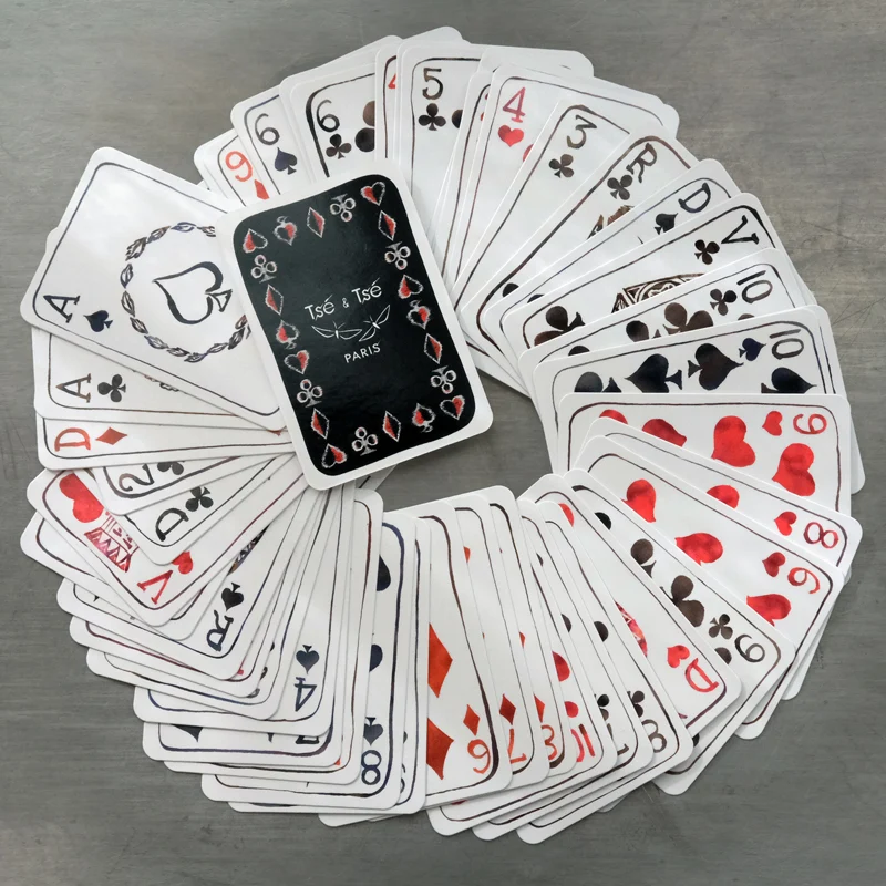 54 CARTES À LA MAIN