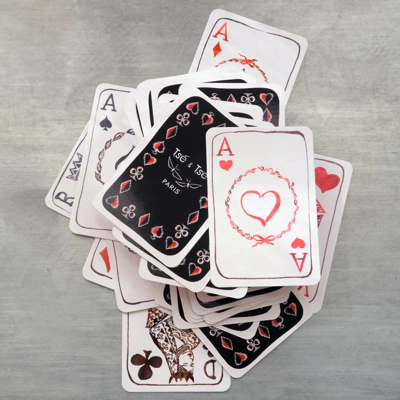 54 CARTES À LA MAIN
