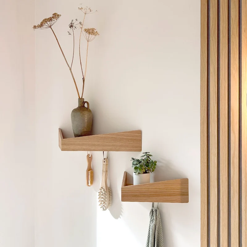 Pelican M Wall Shelf and two Cielo Wall Hooks · Oak