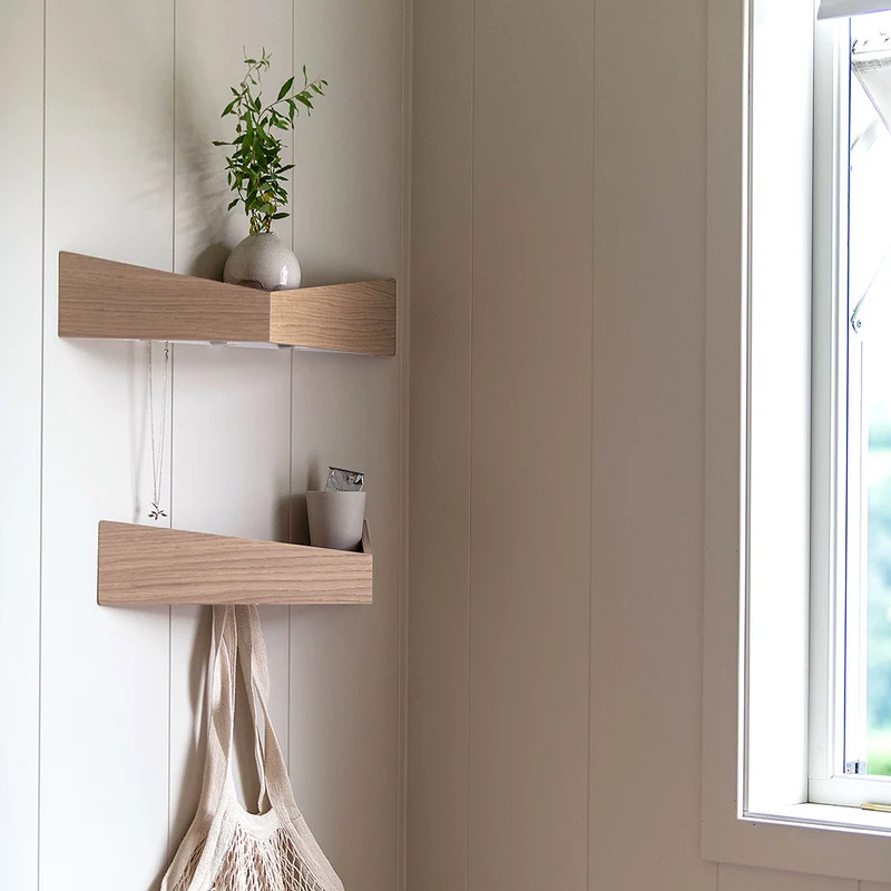 Pelican Wall Shelf · Large White-Pigmented Oak
