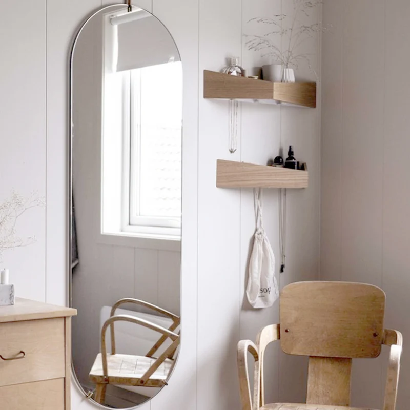 Pelican M Wall Shelf and two Cielo Wall Hooks · Oak