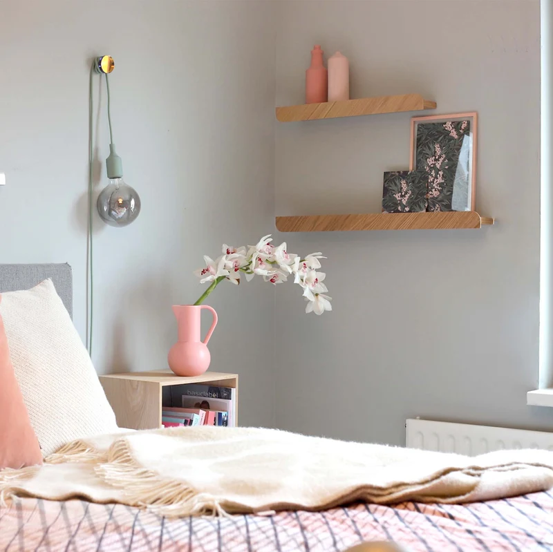 Cielo Wall Shelf · Small White-Pigmented Oak