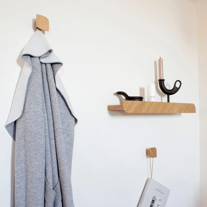 Pelican S Wall Shelf and two Cielo Wall Hooks · White