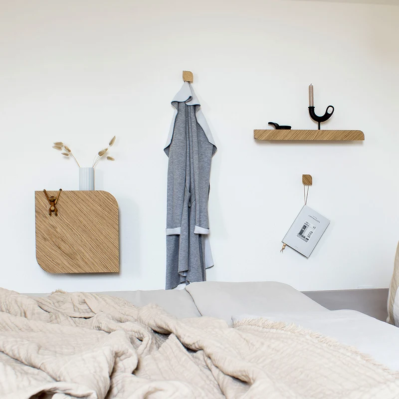 Cielo Wall Shelf · Medium Oak