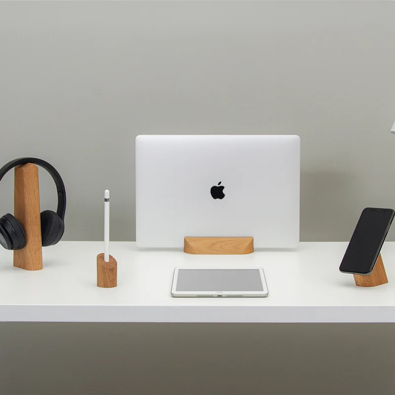 Loma Vertical Laptop Stand · Oak