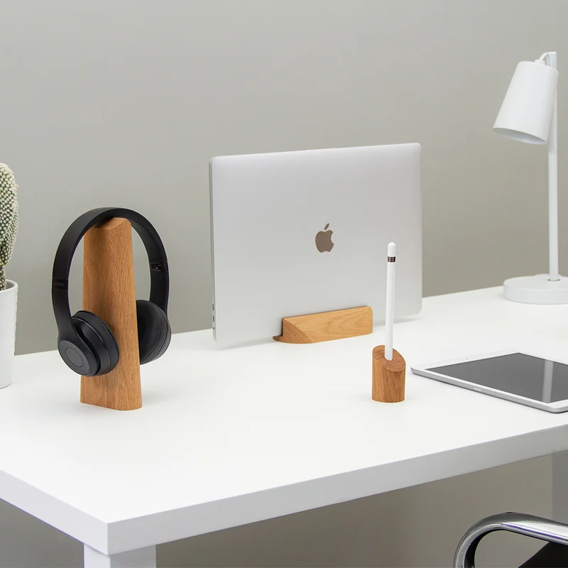 Loma Vertical Laptop Stand · Oak