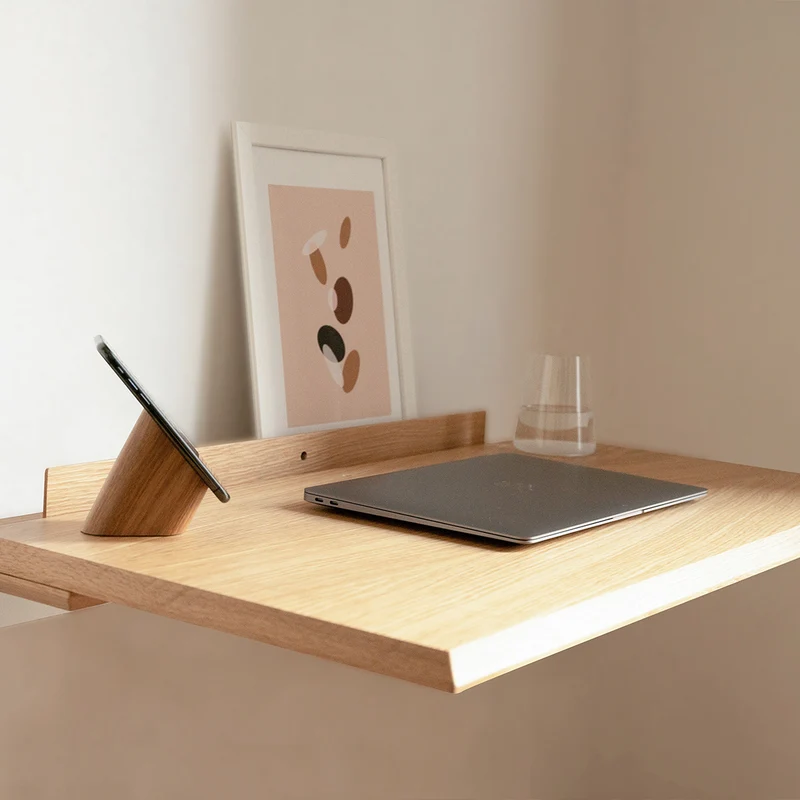 Risco Floating Smartphone Stand · Oak
