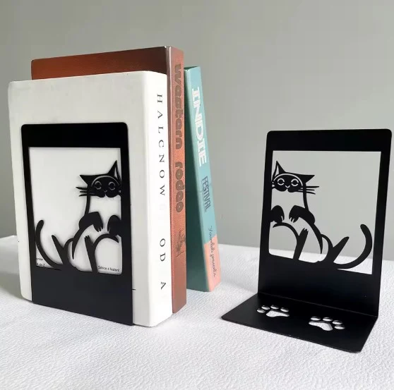 Serre livre chat mignon