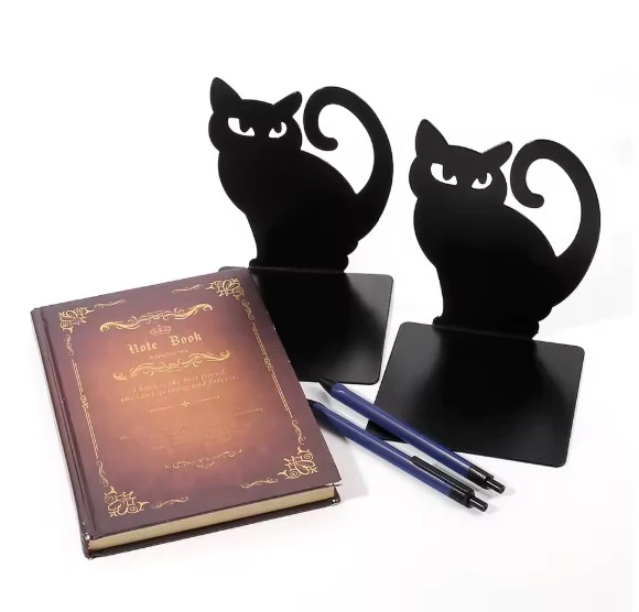Serre livre chat charmant