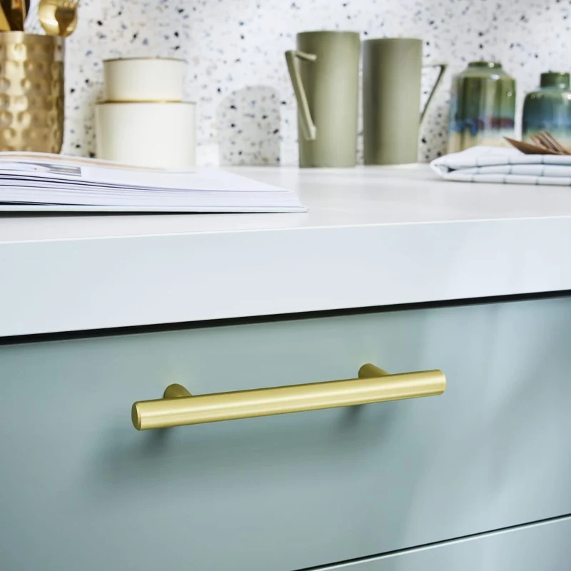 1 SARA HANDLE WITH 96 MM CENTRE DISTANCE IN MATT BRUSHED BRASS